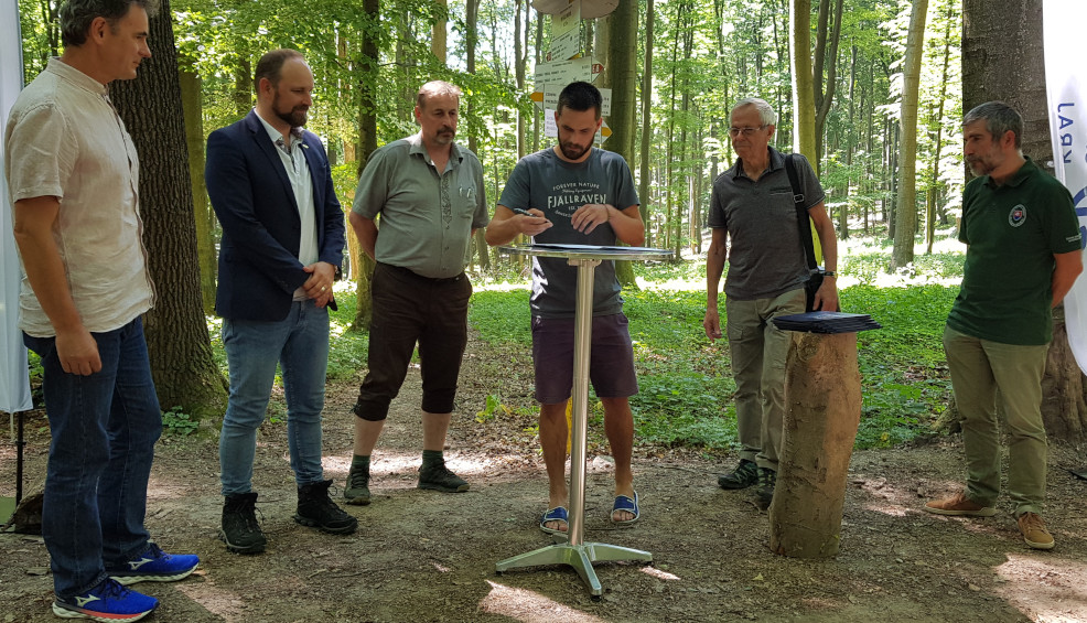 Útulňu postavia v lesoch Malých Karpát v lokalite Mihalinová