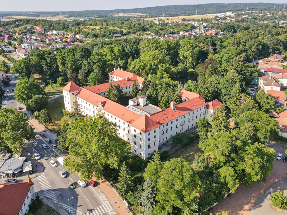 Zámocký park a kaštieľ, Stupava Zdroj: KrasyZahoria.sk