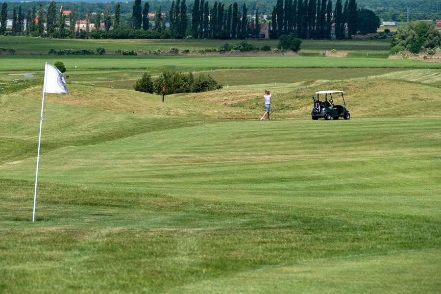 Stretnutie členov OOCR Záhorie v Grafobal Group Golf Resort Skalica. Zdroj: NaZahori.sk