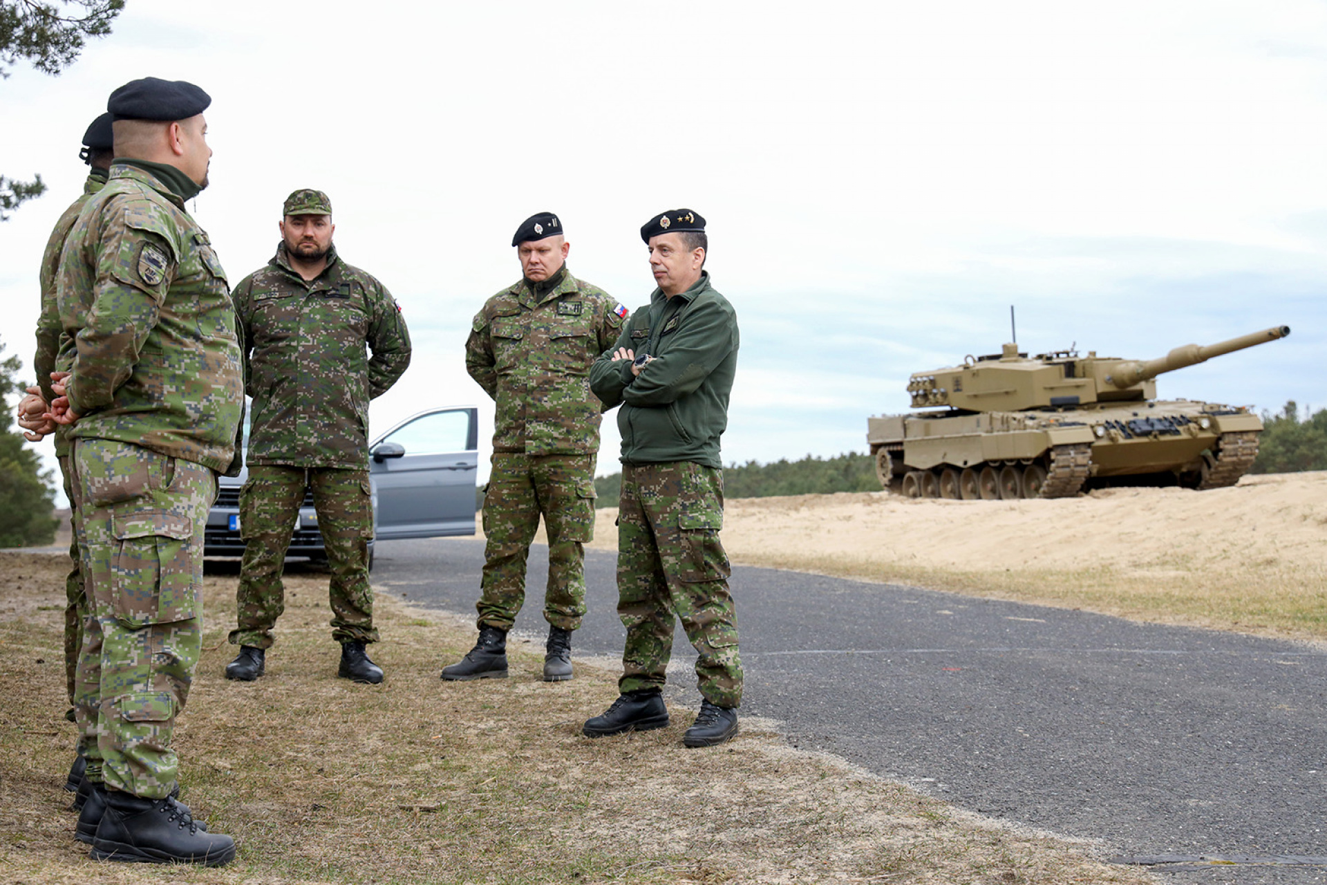 Vo Vojenskom technickom a skúšobnom ústave Záhorie aktuálne prebiehajú skúšky prvého dodaného tanku Leopard 2A4. Zdroj: MO SR