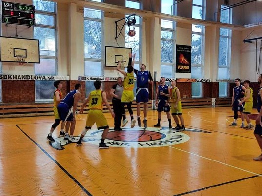 Basketbalisti MŠK BO Holíč nezaváhali ani proti mladíkom z Handlovej. Zdroj: MŠK BO Holíč