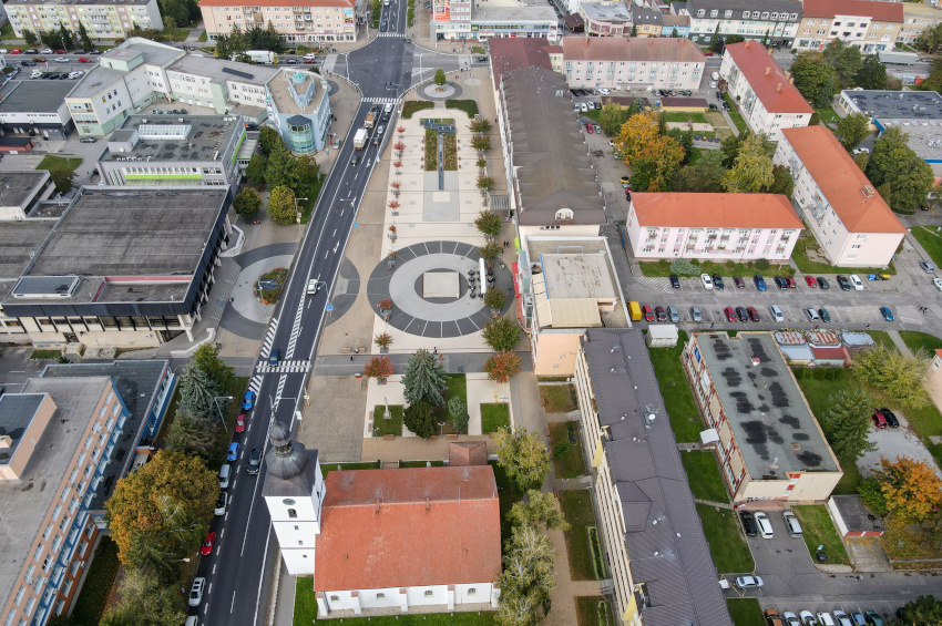 Námestie oslobodenia, Senica foto: NaZahori.sk, Vlado Miček