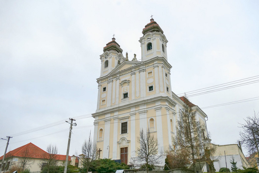 Kostol vo Veľkých Levároch e zasvätený Menu Panny Márie. Autor: Vladimír Miček