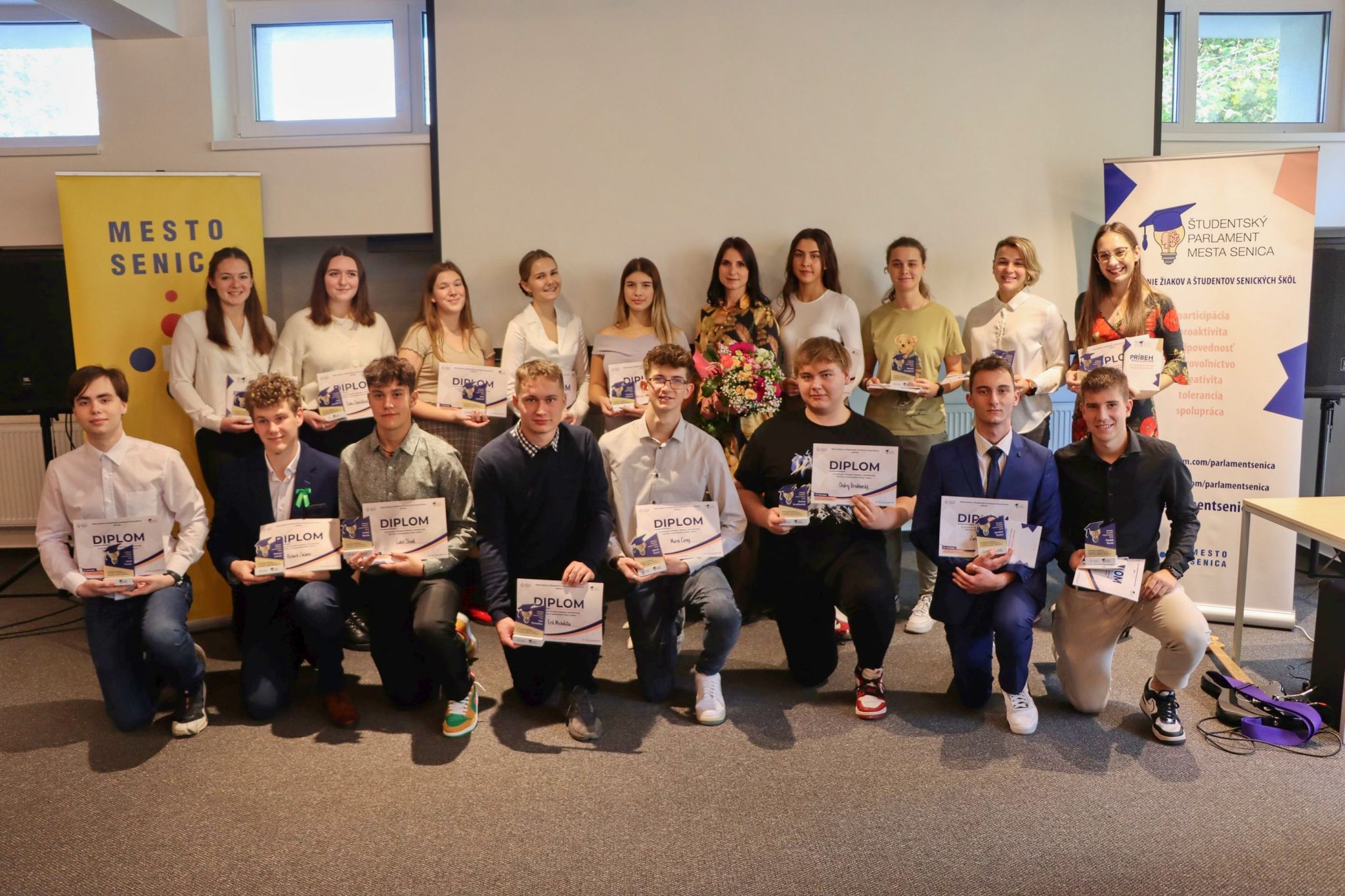 Ocenenie pre najlepších senických študentov pri príležitosti Dňa študentstva. Zdroj: Mesto Senica